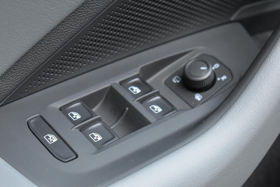 Volkswagen Passat Variant 1.5 eTSI Business Lane ACC Massage Camera
