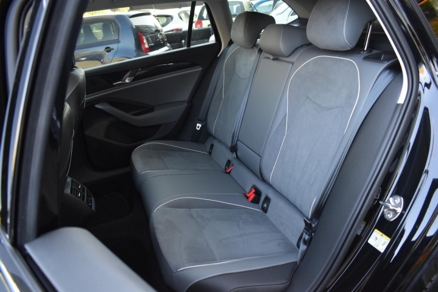 Volkswagen Passat Variant 1.5 eTSI Business Lane ACC Massage Camera