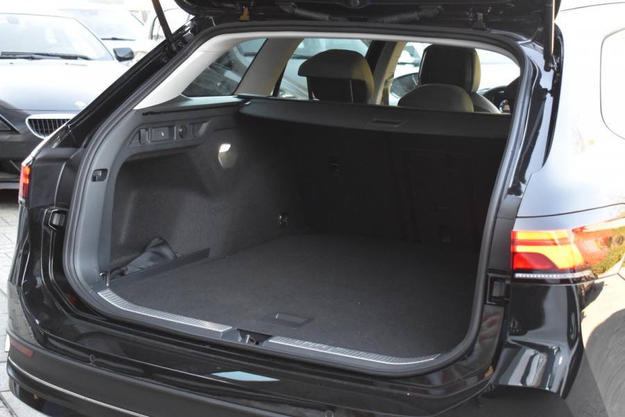 Volkswagen Passat Variant 1.5 eTSI Business Lane ACC Massage Camera