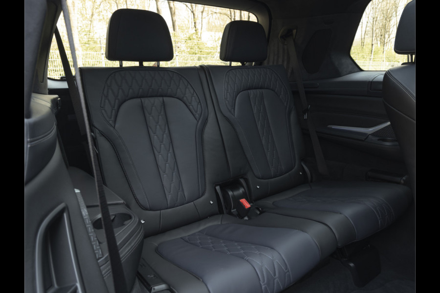 BMW X7 M50i - 6-Zits - Edition ''Dark Shadow'' - 1-Hand - Bowers & Wilkins - Standkachel