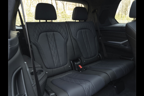 BMW X7 M50i - 6-Zits - Edition ''Dark Shadow'' - 1-Hand - Bowers & Wilkins - Standkachel
