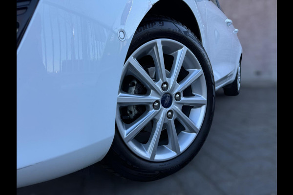 Ford Fiesta 1.0 EcoBoost Titanium NIEUWE RIEM / WINTERPACK / INPARKEREN / LMV / CARPLAY / NAVIGATIE / ACC / CAMERA
