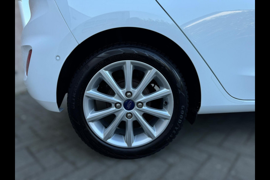 Ford Fiesta 1.0 EcoBoost Titanium NIEUWE RIEM / WINTERPACK / INPARKEREN / LMV / CARPLAY / NAVIGATIE / ACC / CAMERA