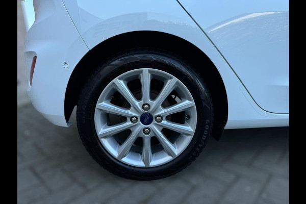 Ford Fiesta 1.0 EcoBoost Titanium NIEUWE RIEM / WINTERPACK / INPARKEREN / LMV / CARPLAY / NAVIGATIE / ACC / CAMERA