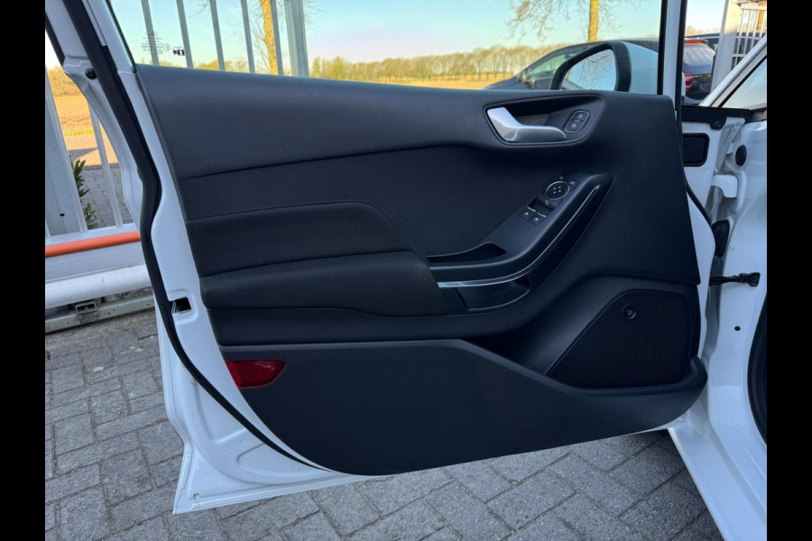 Ford Fiesta 1.0 EcoBoost Titanium NIEUWE RIEM / WINTERPACK / INPARKEREN / LMV / CARPLAY / NAVIGATIE / ACC / CAMERA