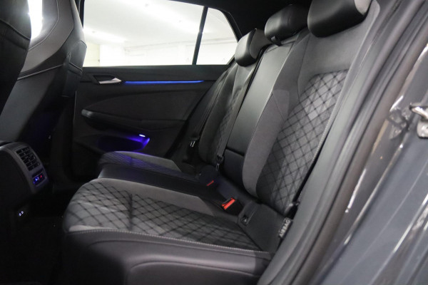 Volkswagen Golf 1.5 eTSI R-Line 150 PK Pano/Blackstyle/Cam/HUD/ACC/LANEASSIST/VOL