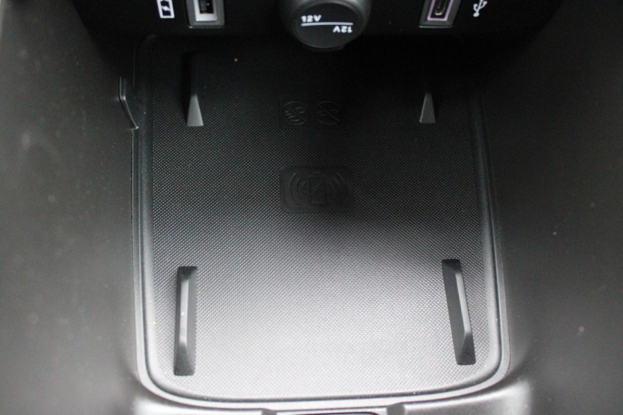 Jeep Avenger LONGTITUDE 156PK 54 kWh | NAVIGATIE | DRAADLOZE APPLE CARPLAY/ANDROID AUTO | KEYLESS ENTRY/START | CRUISE CONTROL | PARKEERSENSOREN ACHTER | DAB+ RADIO | CLIMATE CONTROL | DRAADLOZE TELEFOONLADER | LED KOPLAMPEN |