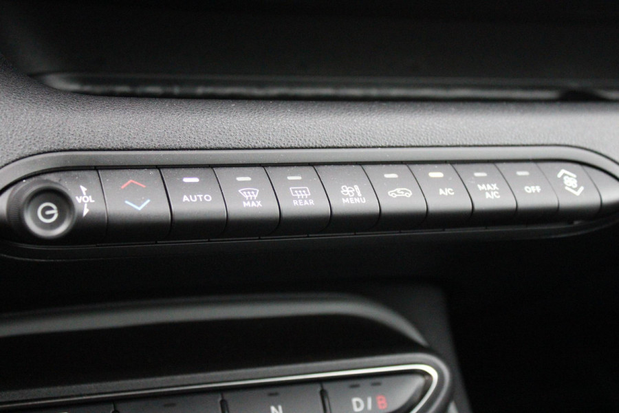 Jeep Avenger LONGTITUDE 156PK 54 kWh | NAVIGATIE | DRAADLOZE APPLE CARPLAY/ANDROID AUTO | KEYLESS ENTRY/START | CRUISE CONTROL | PARKEERSENSOREN ACHTER | DAB+ RADIO | CLIMATE CONTROL | DRAADLOZE TELEFOONLADER | LED KOPLAMPEN |