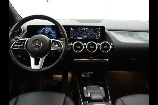 Mercedes-Benz GLA 200 Business Line 1/2-LEER CAMERA NAVI