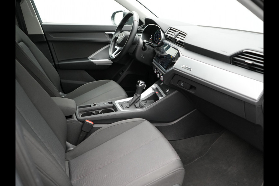 Audi Q3 Sportback 45 TFSI e Edition Plug in Hybrid Nano Grey Metallic 245pk PHEV | Navigatie | Adaptive Cruise | Trekhaak af Fabriek | Stoelverwarming | DAB | Climate Control | Virtual |