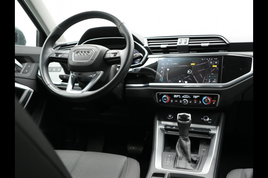Audi Q3 Sportback 45 TFSI e Edition Plug in Hybrid Nano Grey Metallic 245pk PHEV | Navigatie | Adaptive Cruise | Trekhaak af Fabriek | Stoelverwarming | DAB | Climate Control | Virtual |