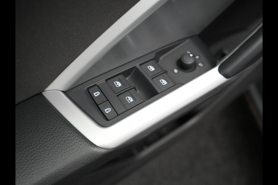 Audi Q3 Sportback 45 TFSI e Edition Plug in Hybrid Nano Grey Metallic 245pk PHEV | Navigatie | Adaptive Cruise | Trekhaak af Fabriek | Stoelverwarming | DAB | Climate Control | Virtual |