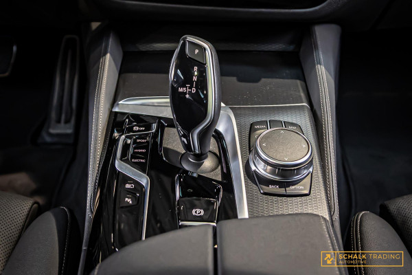 BMW 5 Serie 530e|M-sport|20inch|Pano|H&K|Cam|Trekhaak|Dealer