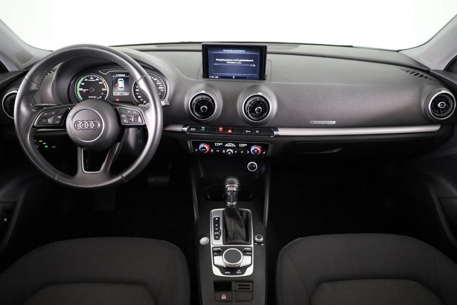 Audi A3 Sportback 40 e-tron Advance Sport 204pk Plug in Hybrid | Navigatie via App | Climatronic | Lichtmetalen velgen | S-line exterieur