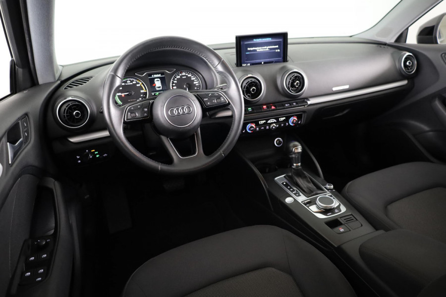 Audi A3 Sportback 40 e-tron Advance Sport 204pk Plug in Hybrid | Navigatie via App | Climatronic | Lichtmetalen velgen | S-line exterieur