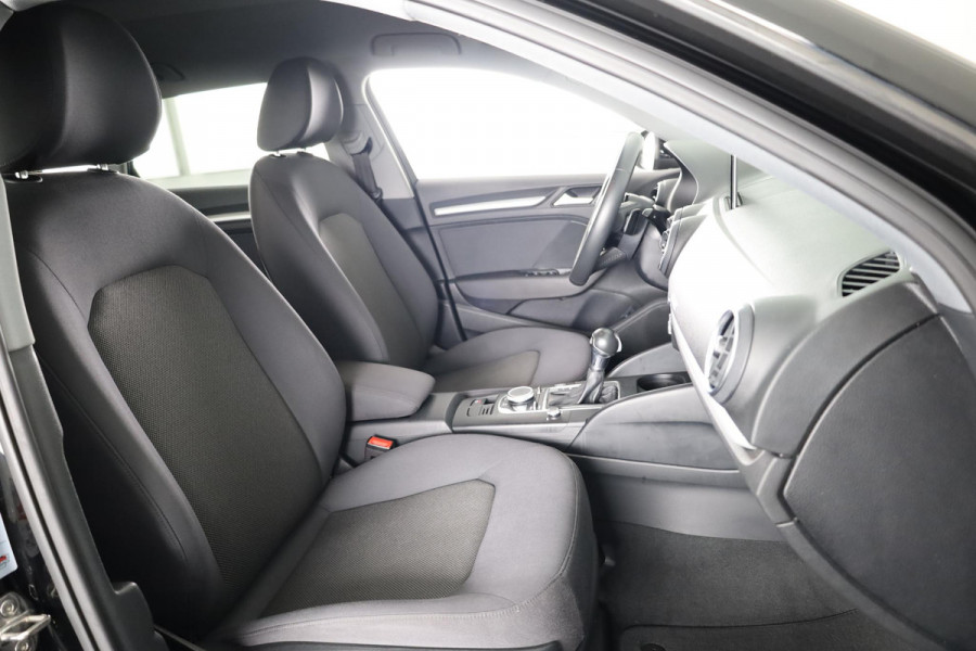 Audi A3 Sportback 40 e-tron Advance Sport 204pk Plug in Hybrid | Navigatie via App | Climatronic | Lichtmetalen velgen | S-line exterieur