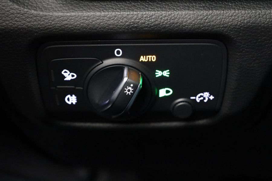 Audi A3 Sportback 40 e-tron Advance Sport 204pk Plug in Hybrid | Navigatie via App | Climatronic | Lichtmetalen velgen | S-line exterieur