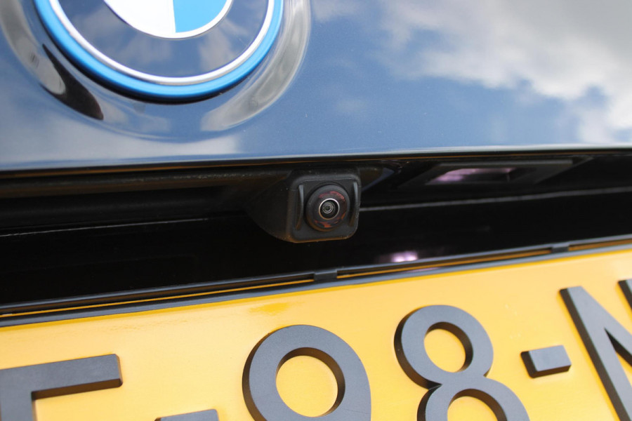 BMW X3 xDrive30e 293PK HIGH EXECUTIVE M-SPORT | PANORAMISCH SCHUIF/KANTEL DAK | ELEKTRISCH WEGKLAPBARE TREKHAAK | HEAD UP DISPLAY | VOLLEDIG LEDEREN BEKLDING | BMW ADAPTIEVE LED KOPLAMPEN | ELEKTRISCH BEDIENBARE VOORSTOELEN MET GEHEUGENFUNCTIE | STOEL VERWARMING | BMW COMFORT ACCESS PAKKET | ADAPTIVE CRUISE CONTROL (BMW RIJASSISTENT PAKKET) | DRAADLOZE TELEFOONLADER | RUITENSPROEIERS VERWARMBAAR | 360° CAMERA | AMBIENTE VERLICHTING | AUTOMATISCHE AIRCONDITIONING 3-ZONES | 19" LICHTMETALEN VELGEN M LAW Y-SPOKE M BICOLOUR | ELEKTRISCH BEDIENBARE ACHTERKLEP | DODEHOEK DETECTIE |
