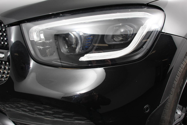 Mercedes-Benz GLC 300e 4MATIC 9G-tronic AMG Line Navigatie Cruise Control Parkeersensoren Stoelverwarming Panorama dak Matrix LED-koplampen Virtual Cockpit Surround-systeem Burmester Inductielader