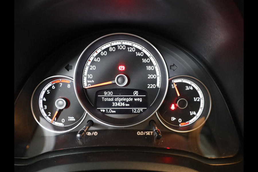 Volkswagen up! 1.0 Clima| Camera|  | Parkeersensoren achter|  Cruise control| |Verlengde garantie| Navigatie via App