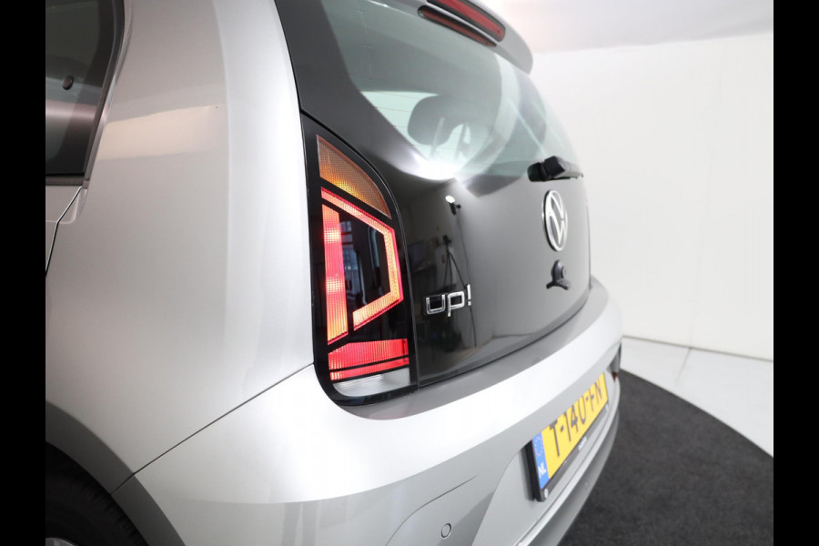 Volkswagen up! 1.0 Clima| Camera|  | Parkeersensoren achter|  Cruise control| |Verlengde garantie| Navigatie via App