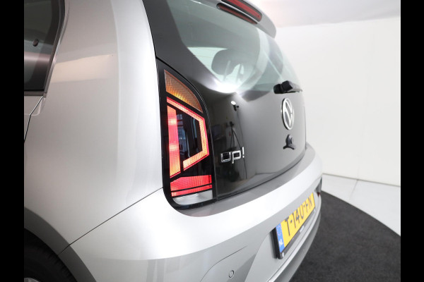 Volkswagen up! 1.0 Clima| Camera|  | Parkeersensoren achter|  Cruise control| |Verlengde garantie| Navigatie via App