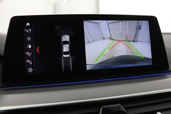 BMW 5 Serie 530e iPerformance M Sport | Stoelverwarming | Carplay | Alcantara | Camera | Sfeerverlichting | Adaptief LED | Navigatie | Sportstoelen