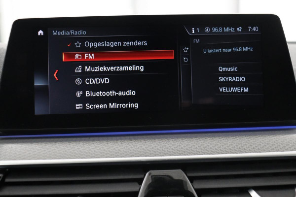 BMW 5 Serie 530e iPerformance M Sport | Stoelverwarming | Carplay | Alcantara | Camera | Sfeerverlichting | Adaptief LED | Navigatie | Sportstoelen