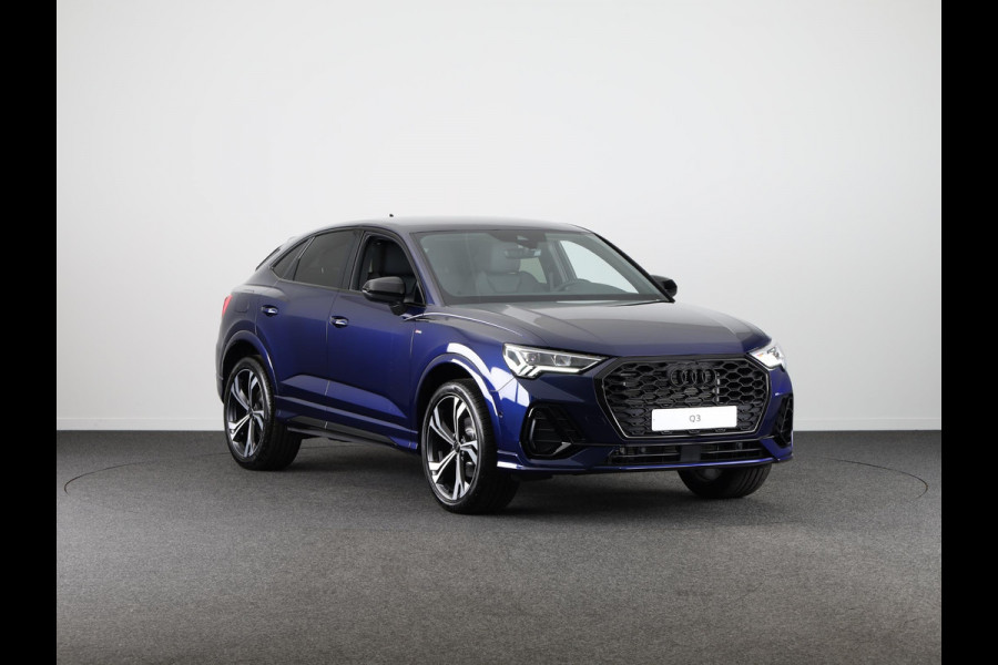 Audi Q3 Sportback 35 TFSI S Edition Competition leder interieur met rode stiksels, comfortsleutel, adaptive cruise control, verwarmbare voorstoelen, optiekpakket zwart plus
