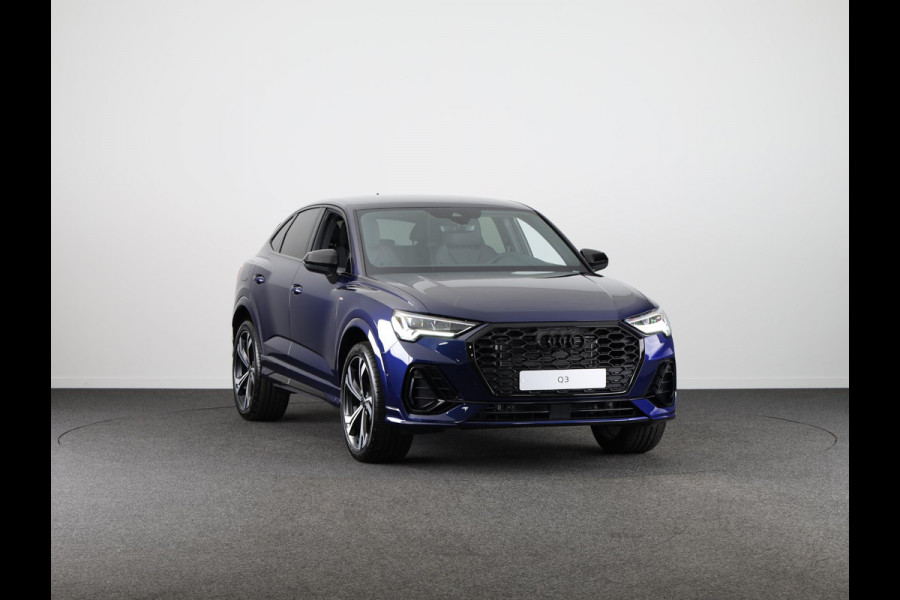 Audi Q3 Sportback 35 TFSI S Edition Competition leder interieur met rode stiksels, comfortsleutel, adaptive cruise control, verwarmbare voorstoelen, optiekpakket zwart plus