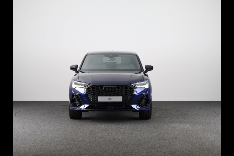 Audi Q3 Sportback 35 TFSI S Edition Competition leder interieur met rode stiksels, comfortsleutel, adaptive cruise control, verwarmbare voorstoelen, optiekpakket zwart plus