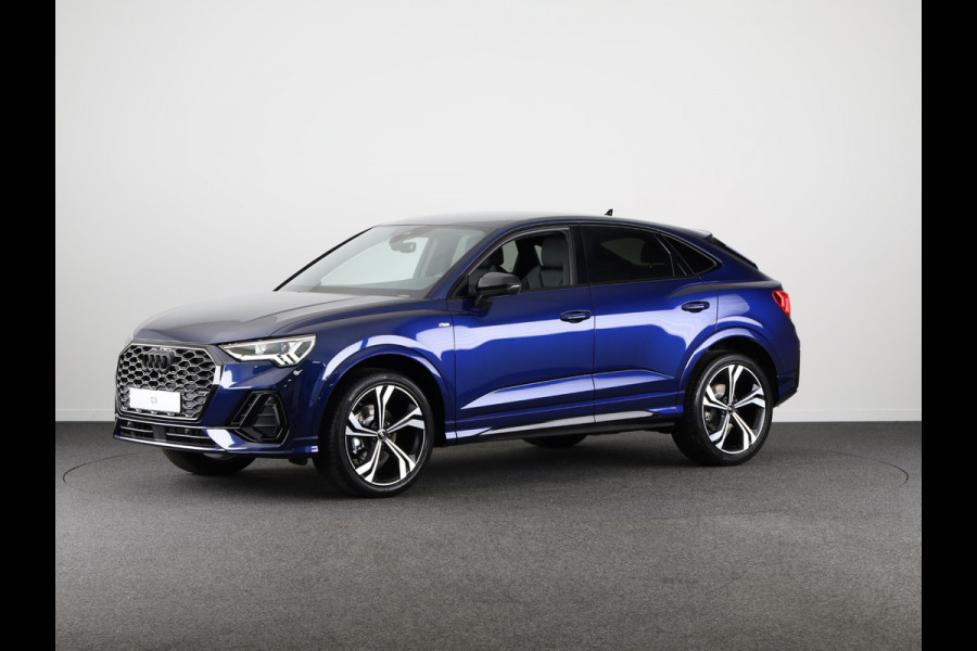 Audi Q3 Sportback 35 TFSI S Edition Competition leder interieur met rode stiksels, comfortsleutel, adaptive cruise control, verwarmbare voorstoelen, optiekpakket zwart plus