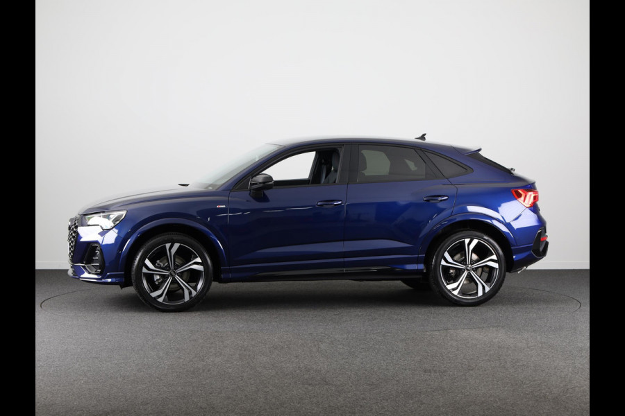 Audi Q3 Sportback 35 TFSI S Edition Competition leder interieur met rode stiksels, comfortsleutel, adaptive cruise control, verwarmbare voorstoelen, optiekpakket zwart plus