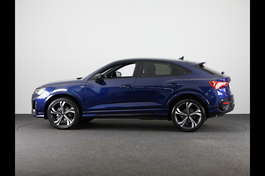 Audi Q3 Sportback 35 TFSI S Edition Competition leder interieur met rode stiksels, comfortsleutel, adaptive cruise control, verwarmbare voorstoelen, optiekpakket zwart plus