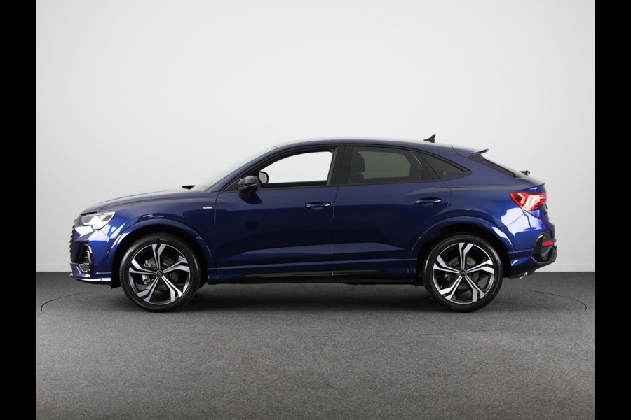 Audi Q3 Sportback 35 TFSI S Edition Competition leder interieur met rode stiksels, comfortsleutel, adaptive cruise control, verwarmbare voorstoelen, optiekpakket zwart plus