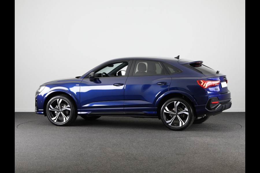 Audi Q3 Sportback 35 TFSI S Edition Competition leder interieur met rode stiksels, comfortsleutel, adaptive cruise control, verwarmbare voorstoelen, optiekpakket zwart plus