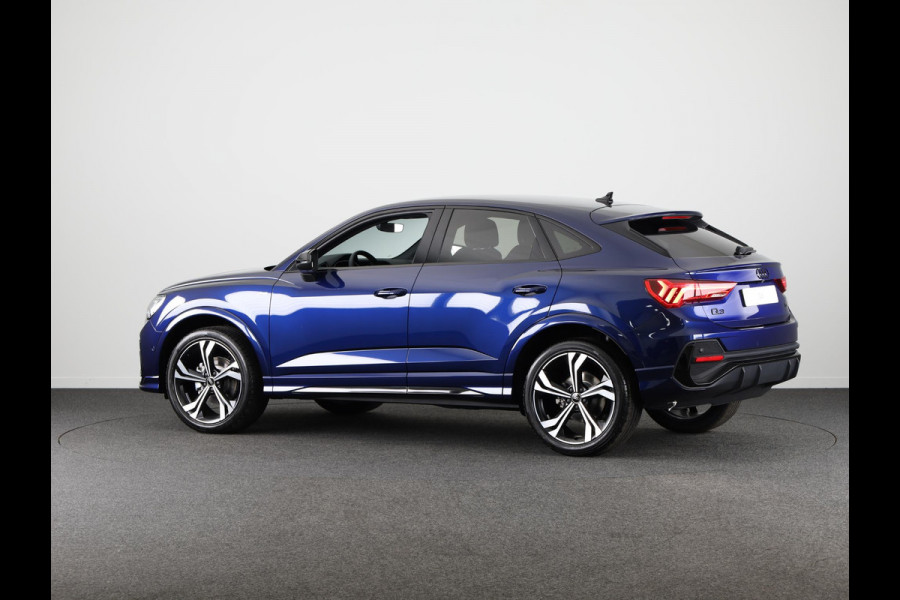 Audi Q3 Sportback 35 TFSI S Edition Competition leder interieur met rode stiksels, comfortsleutel, adaptive cruise control, verwarmbare voorstoelen, optiekpakket zwart plus