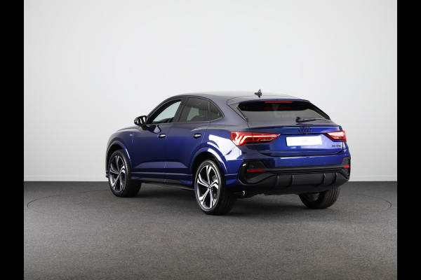 Audi Q3 Sportback 35 TFSI S Edition Competition leder interieur met rode stiksels, comfortsleutel, adaptive cruise control, verwarmbare voorstoelen, optiekpakket zwart plus