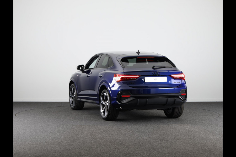 Audi Q3 Sportback 35 TFSI S Edition Competition leder interieur met rode stiksels, comfortsleutel, adaptive cruise control, verwarmbare voorstoelen, optiekpakket zwart plus