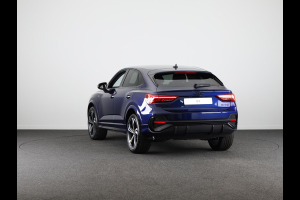 Audi Q3 Sportback 35 TFSI S Edition Competition leder interieur met rode stiksels, comfortsleutel, adaptive cruise control, verwarmbare voorstoelen, optiekpakket zwart plus