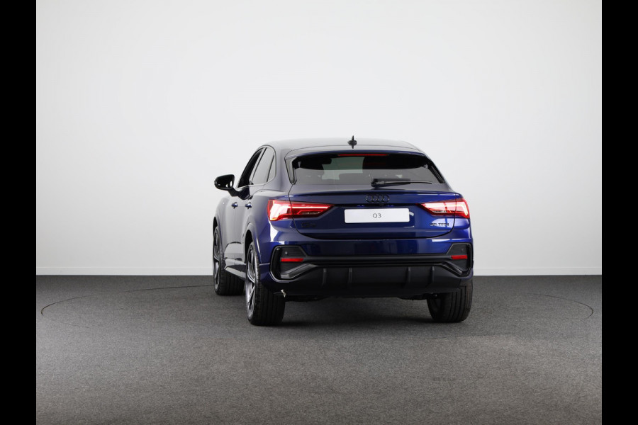 Audi Q3 Sportback 35 TFSI S Edition Competition leder interieur met rode stiksels, comfortsleutel, adaptive cruise control, verwarmbare voorstoelen, optiekpakket zwart plus