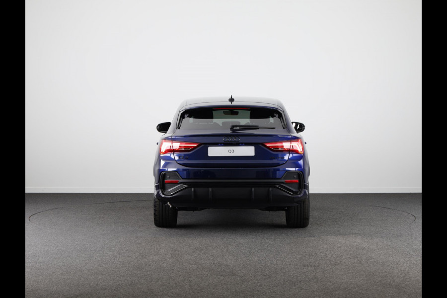 Audi Q3 Sportback 35 TFSI S Edition Competition leder interieur met rode stiksels, comfortsleutel, adaptive cruise control, verwarmbare voorstoelen, optiekpakket zwart plus