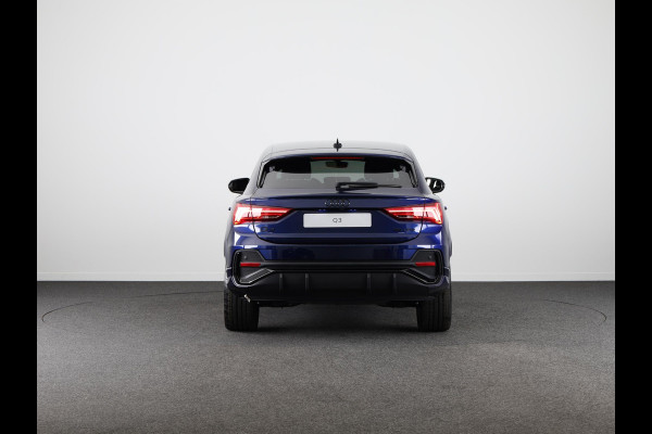 Audi Q3 Sportback 35 TFSI S Edition Competition leder interieur met rode stiksels, comfortsleutel, adaptive cruise control, verwarmbare voorstoelen, optiekpakket zwart plus