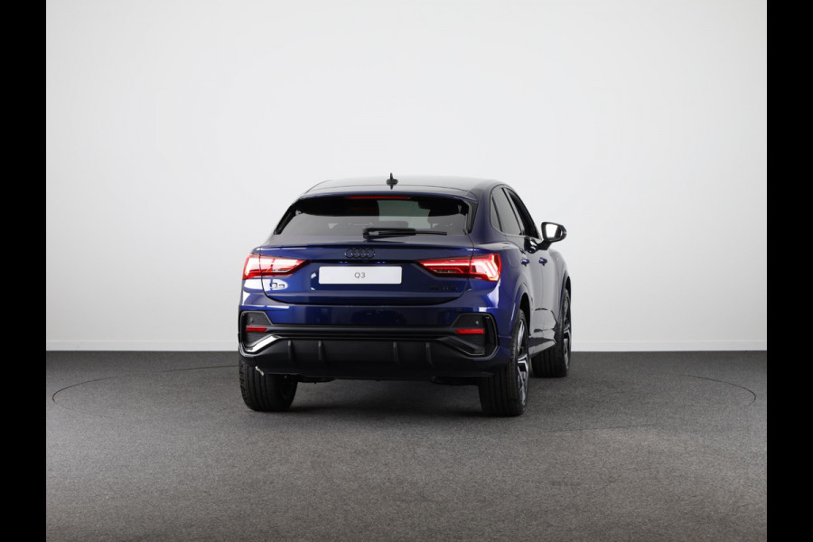 Audi Q3 Sportback 35 TFSI S Edition Competition leder interieur met rode stiksels, comfortsleutel, adaptive cruise control, verwarmbare voorstoelen, optiekpakket zwart plus