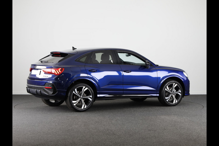 Audi Q3 Sportback 35 TFSI S Edition Competition leder interieur met rode stiksels, comfortsleutel, adaptive cruise control, verwarmbare voorstoelen, optiekpakket zwart plus