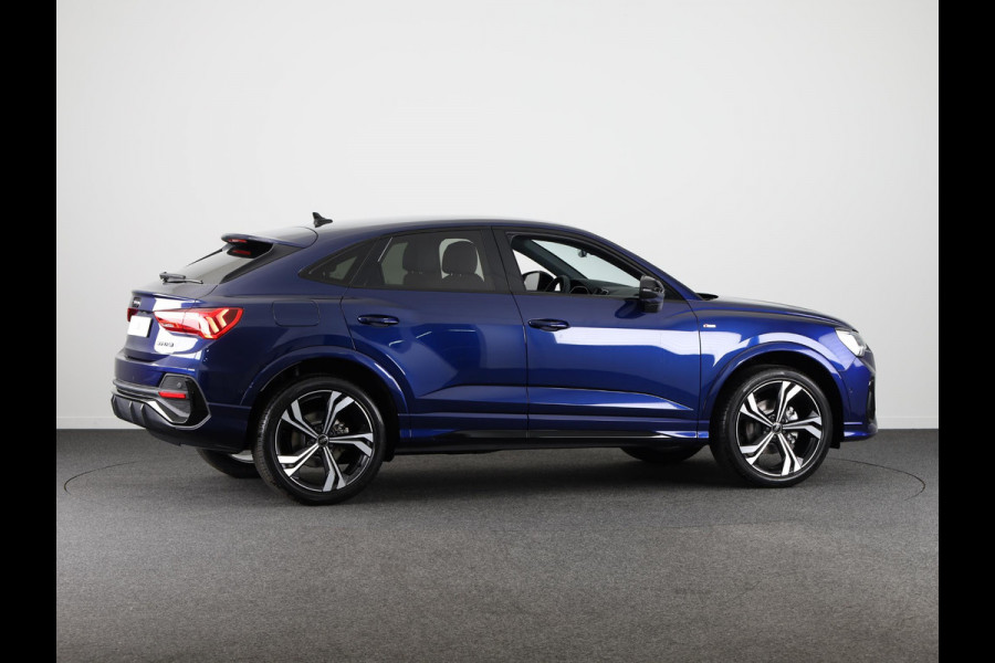 Audi Q3 Sportback 35 TFSI S Edition Competition leder interieur met rode stiksels, comfortsleutel, adaptive cruise control, verwarmbare voorstoelen, optiekpakket zwart plus