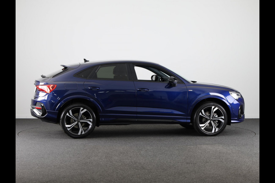 Audi Q3 Sportback 35 TFSI S Edition Competition leder interieur met rode stiksels, comfortsleutel, adaptive cruise control, verwarmbare voorstoelen, optiekpakket zwart plus