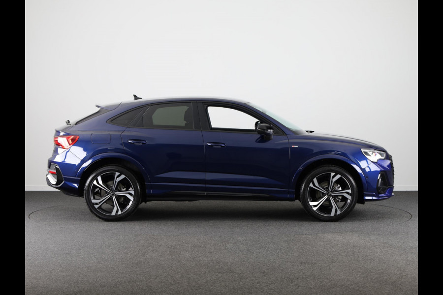Audi Q3 Sportback 35 TFSI S Edition Competition leder interieur met rode stiksels, comfortsleutel, adaptive cruise control, verwarmbare voorstoelen, optiekpakket zwart plus