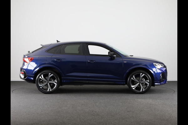 Audi Q3 Sportback 35 TFSI S Edition Competition leder interieur met rode stiksels, comfortsleutel, adaptive cruise control, verwarmbare voorstoelen, optiekpakket zwart plus