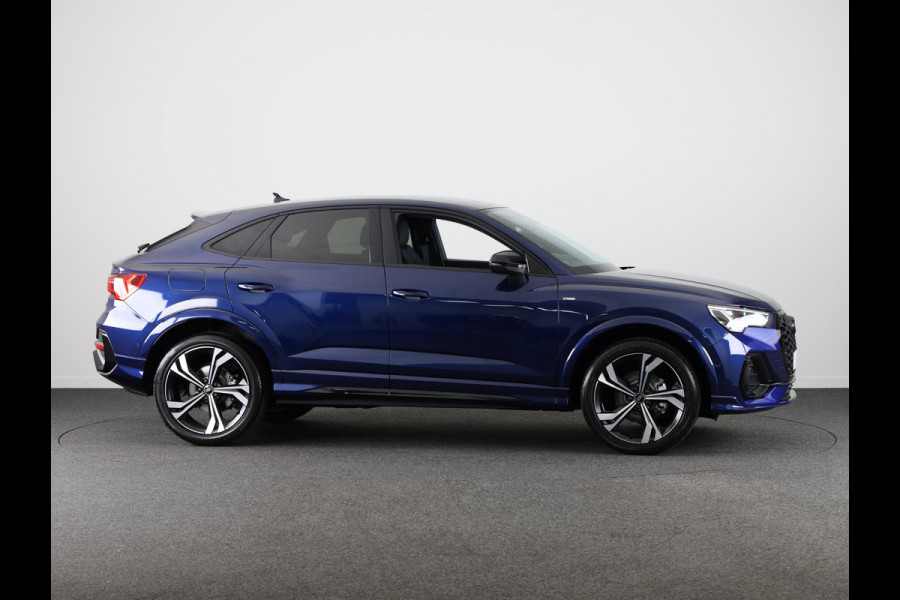 Audi Q3 Sportback 35 TFSI S Edition Competition leder interieur met rode stiksels, comfortsleutel, adaptive cruise control, verwarmbare voorstoelen, optiekpakket zwart plus